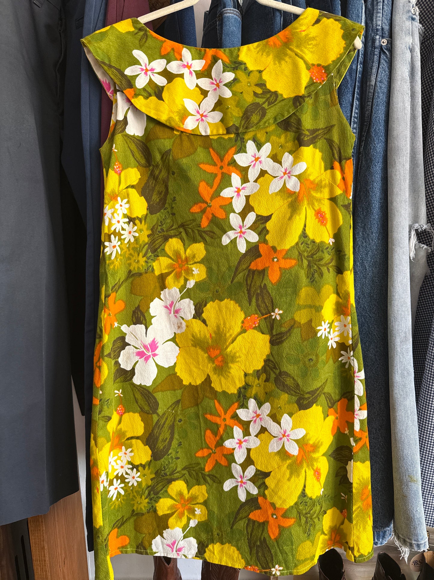 1960's Wide Collar Hawaiian Dress