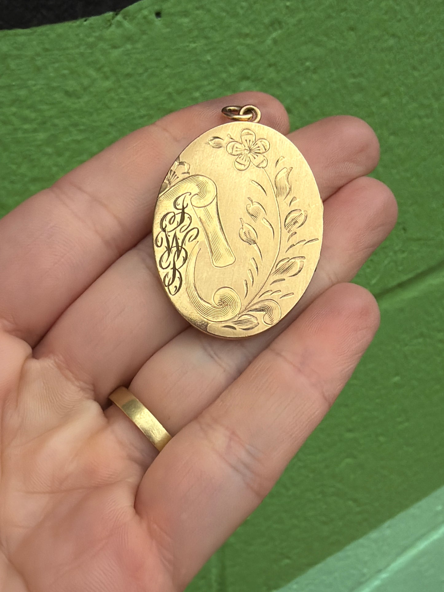 Antique Gold Filled Locket | Le Stage
