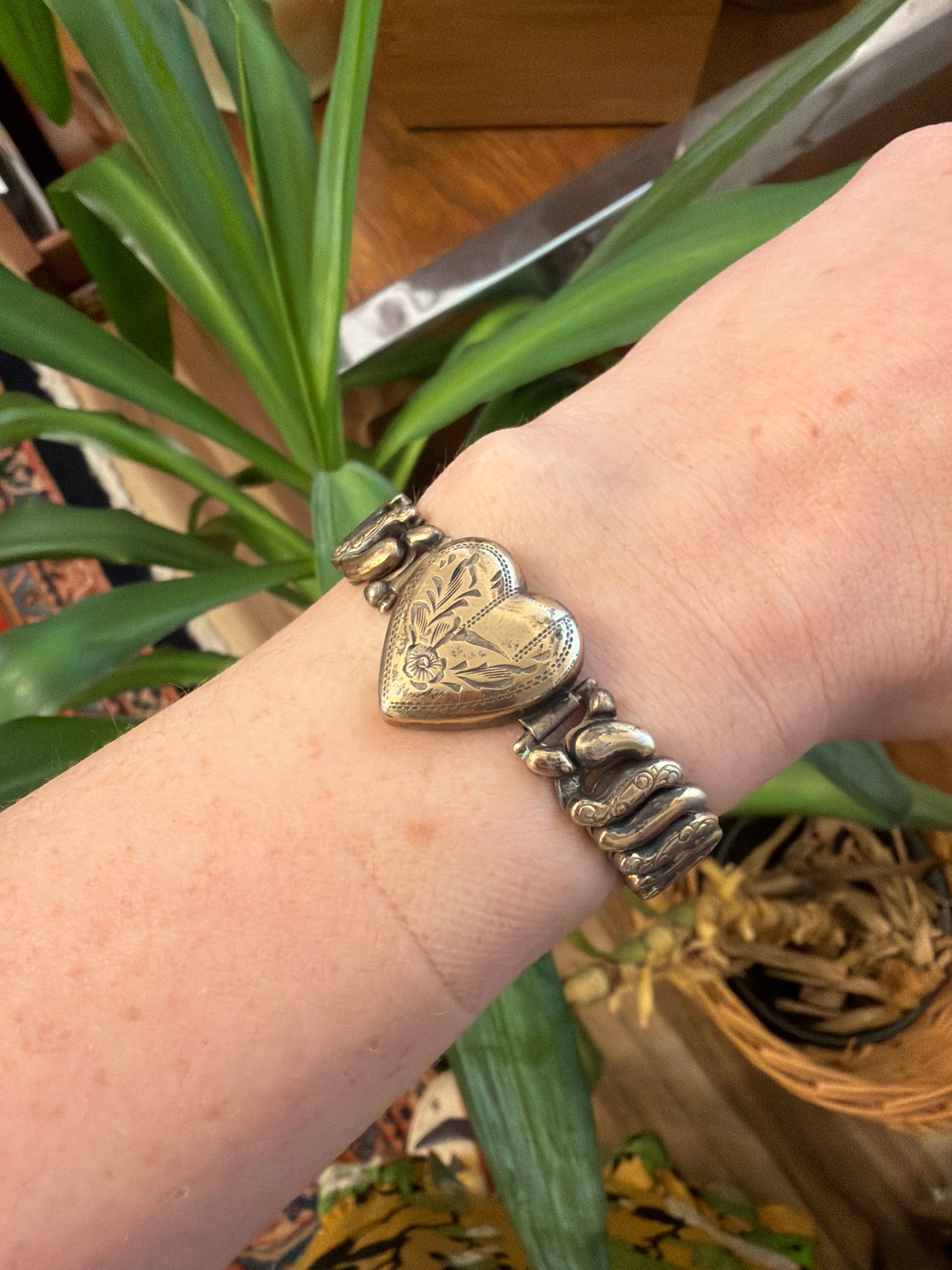 ~1940's Sweetheart Expansion Bracelet | Co-Star