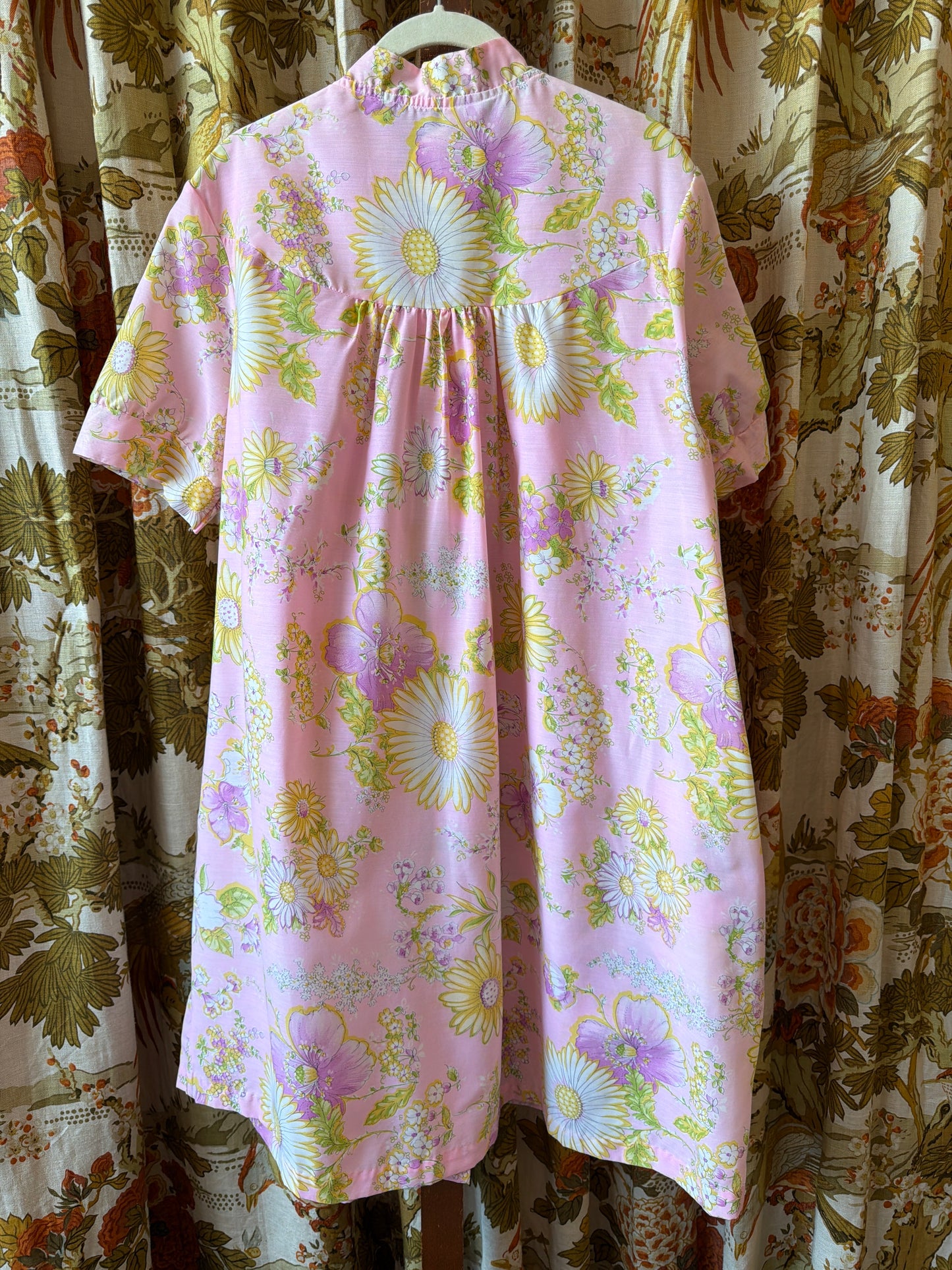 1970's Pink Daisy Print House Dress