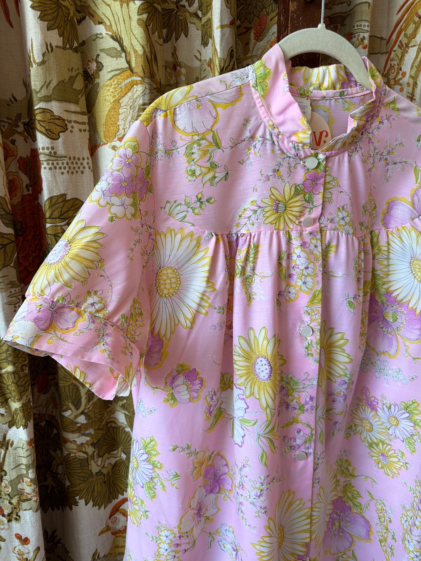 1970's Pink Daisy Print House Dress