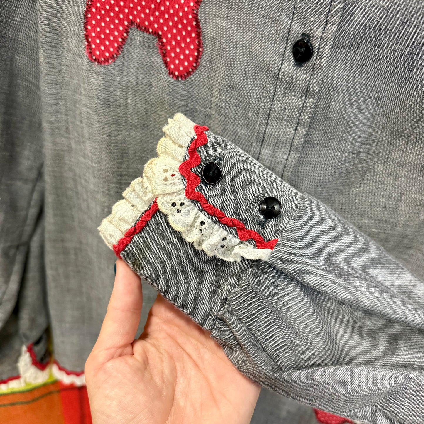 1970's Cat Appliqué Eyelet Trim Blouse | Yum Yum's