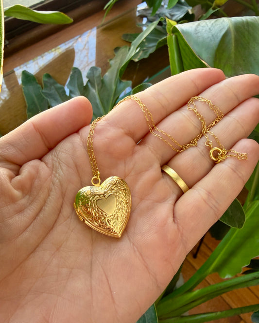 Vintage Etched Floral Border Heart Locket Pendant Necklace