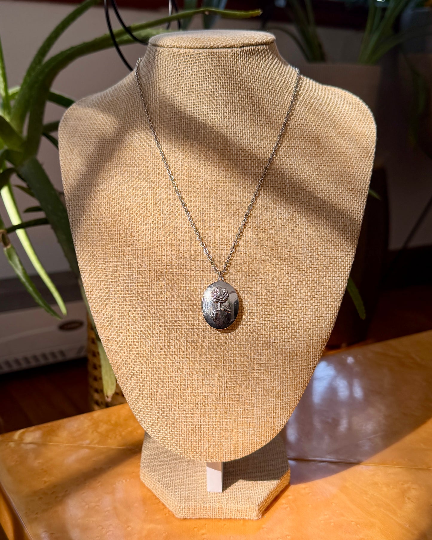 Vintage Silver Tone Rose Locket Necklace