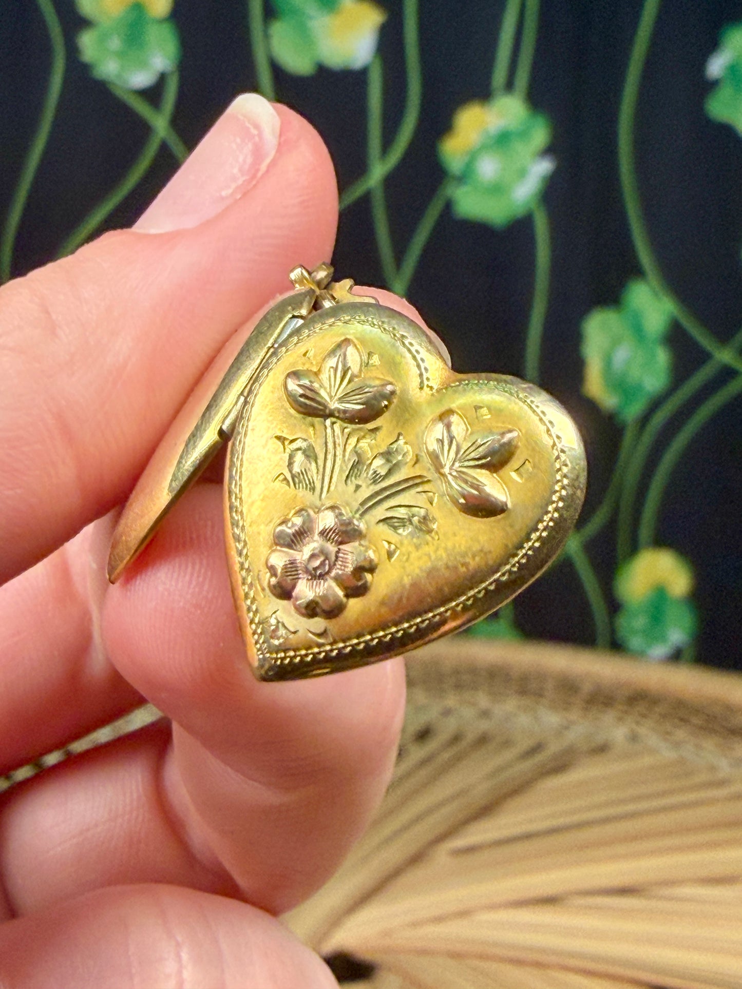 Vintage 12KT Gold Filled Repoussé Heart Locket | WH