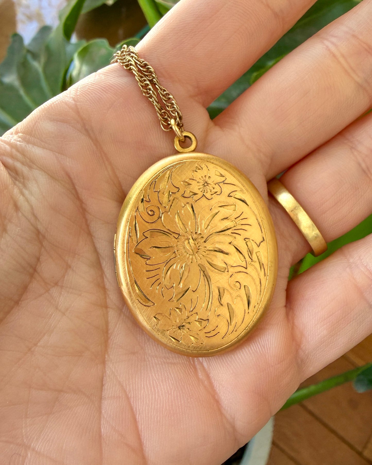 Antique Gold Filled Locket | Le Stage