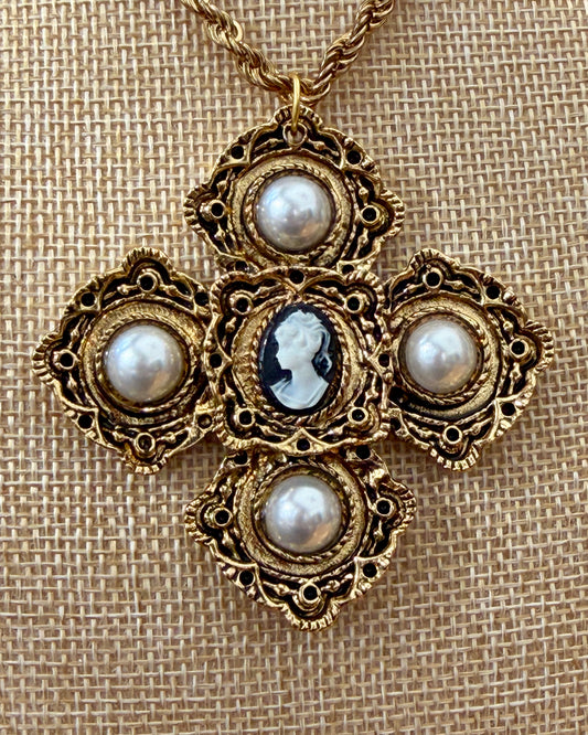 Vintage Cameo Quatrefoil Pendant Necklace