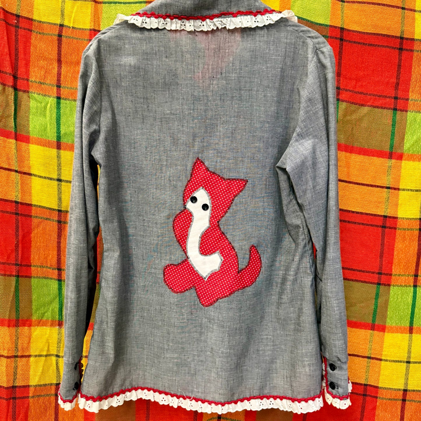 1970's Cat Appliqué Eyelet Trim Blouse | Yum Yum's