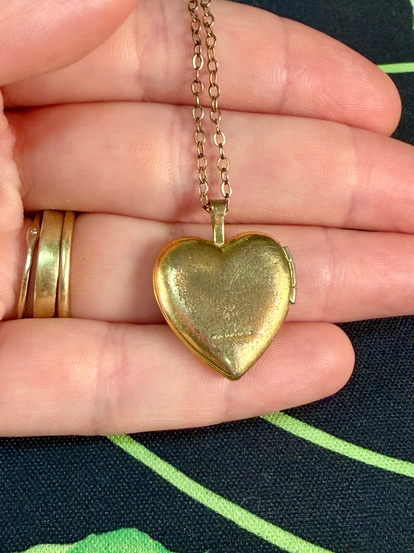 Vintage 14KT Gold Filled "Mom" Heart Locket Necklace