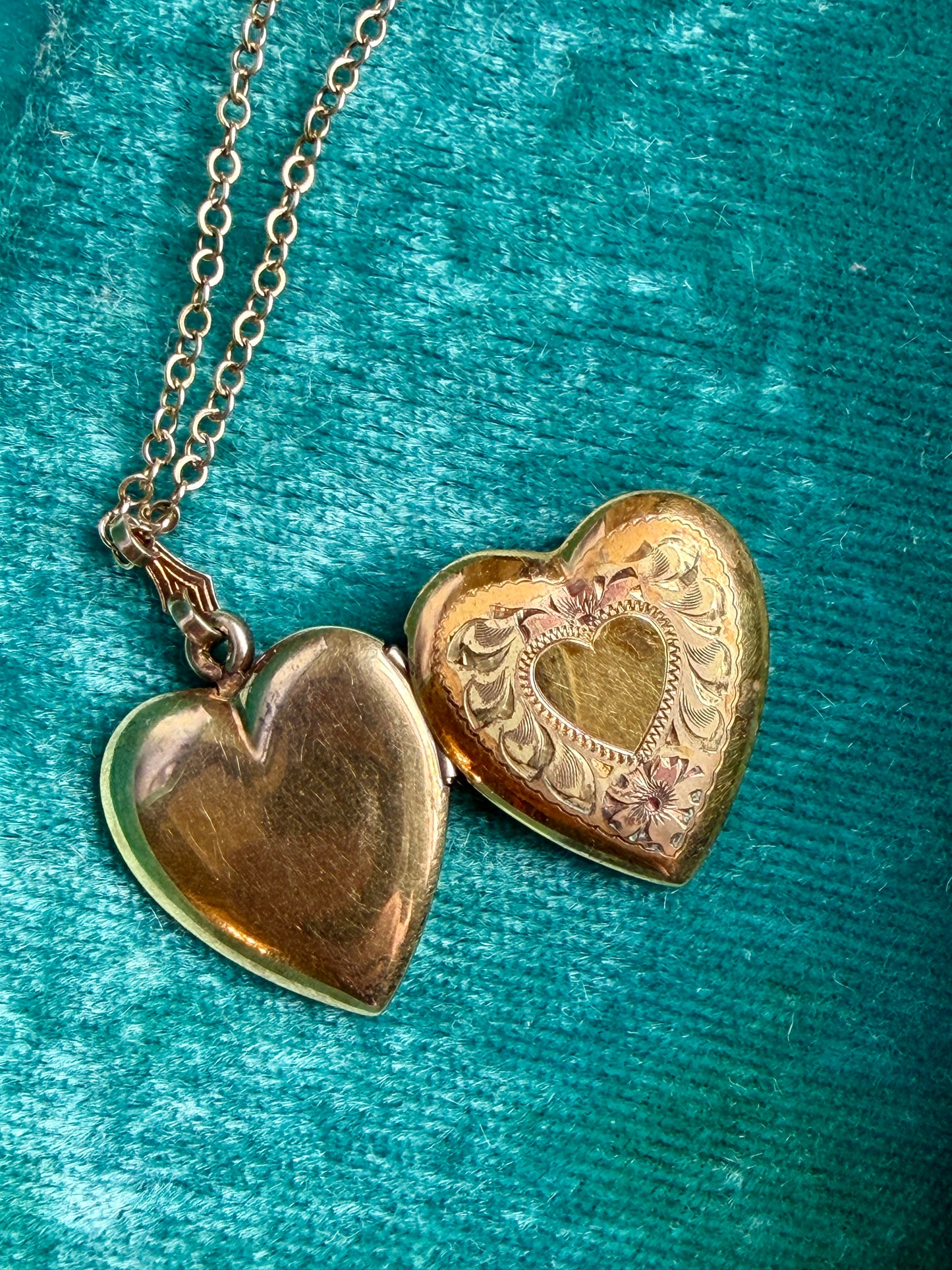 Vintage Gold Filled Heart Locket on Chain | La Roco