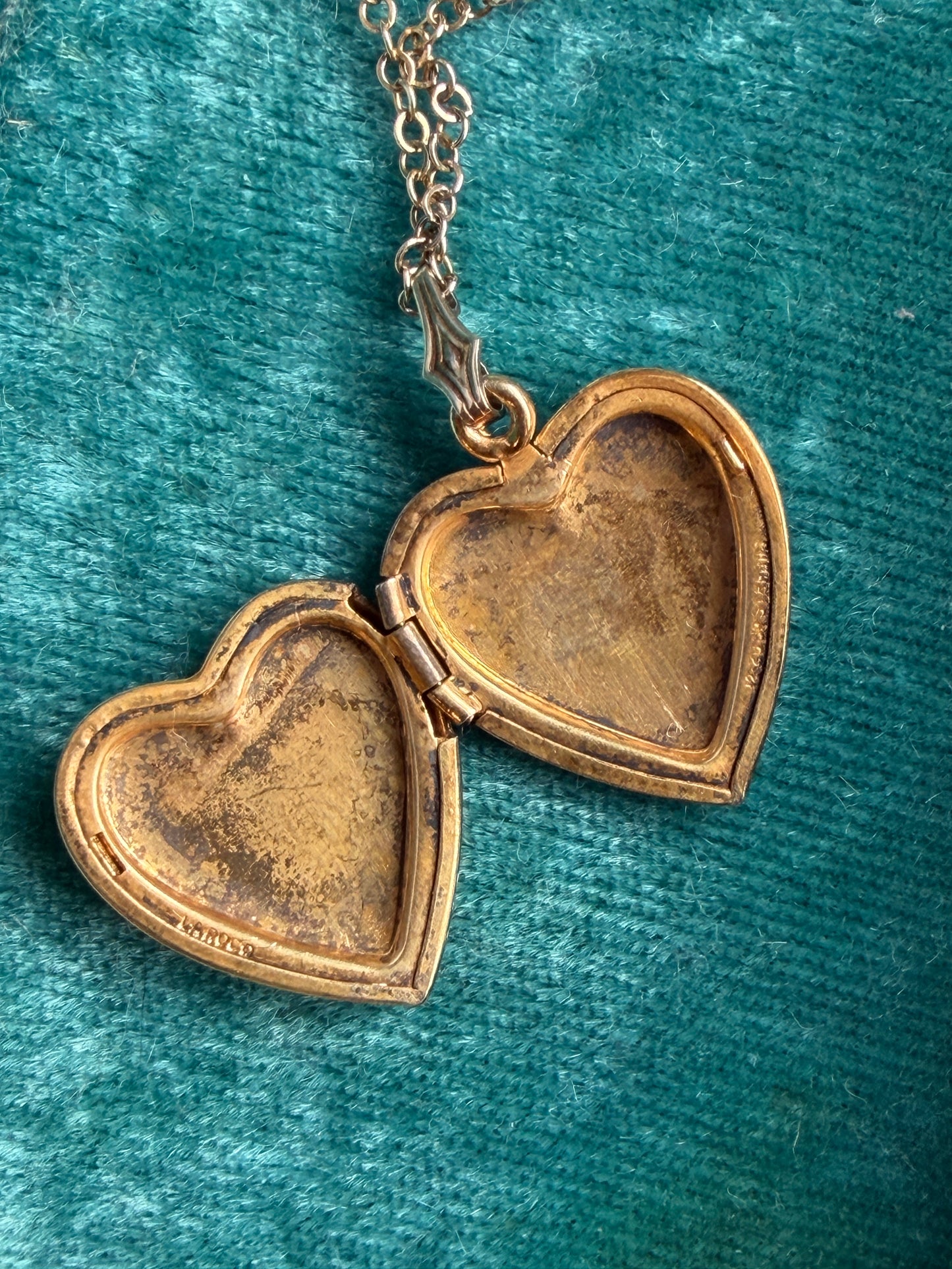 Vintage Gold Filled Heart Locket on Chain | La Roco